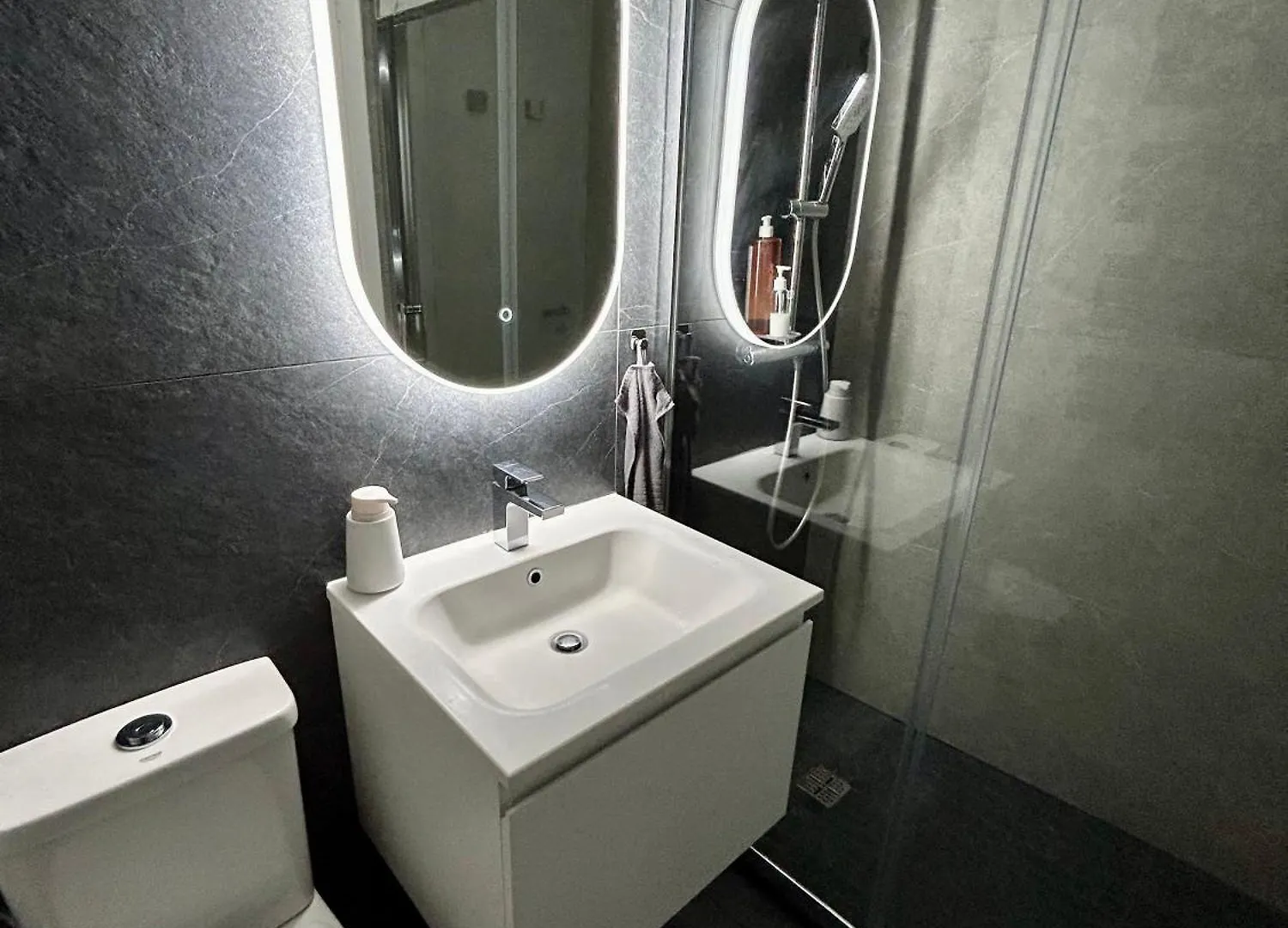 Classic Confort Suites Vallauris 0*,  France